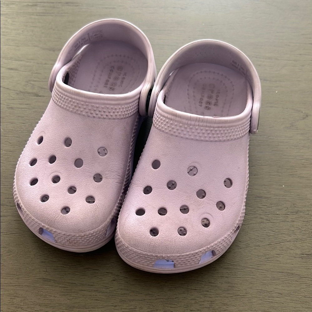 Crocs Classic Clog in Lavender Kids Sz 10